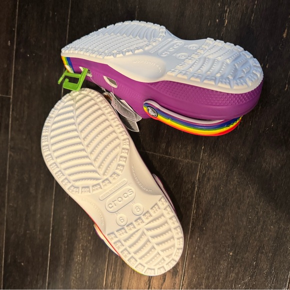 NWT UNISEX RAINBOW CROCS - Picture 3 of 4